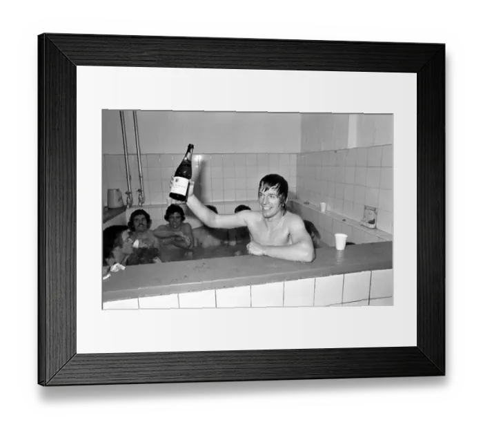 Framed Print : Football: Norwich F. C. (1) v. Manchester United F. C. (0). January 1975 75-00414-074 Framed Print : Football: Norwich F. C. (1) v. Manchester United F. C. (0). January 1975 75-00414-074