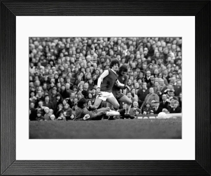 Framed Print : English League Division One match at Highbury Arsenal 1 v Chelsea 2 Framed Print : English League Division One match at Highbury Arsenal 1 v Chelsea 2