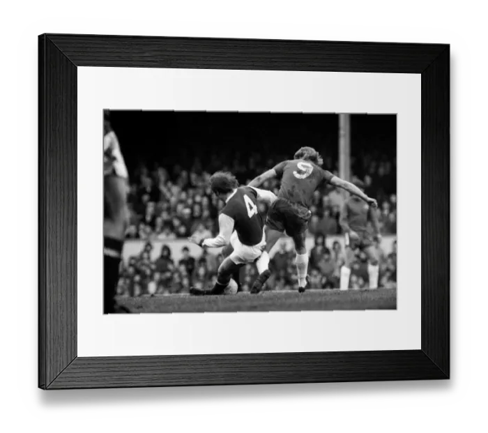 Framed Print : English League Division One match at Highbury Arsenal 1 v Chelsea 2 Framed Print : English League Division One match at Highbury Arsenal 1 v Chelsea 2