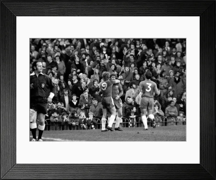 Framed Print : English League Division One match at Highbury Arsenal 1 v Chelsea 2