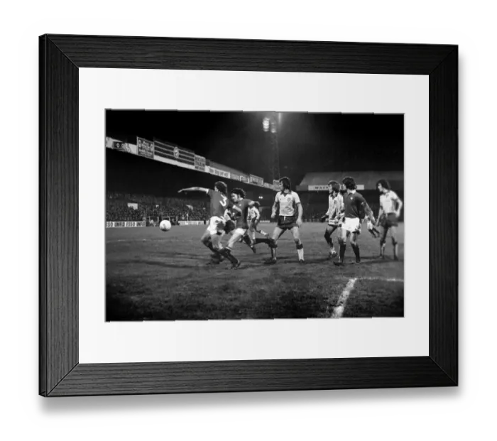 Framed Print : Football: Norwich F. C. (1) v. Manchester United F. C. (0). January 1975 75-00414-060