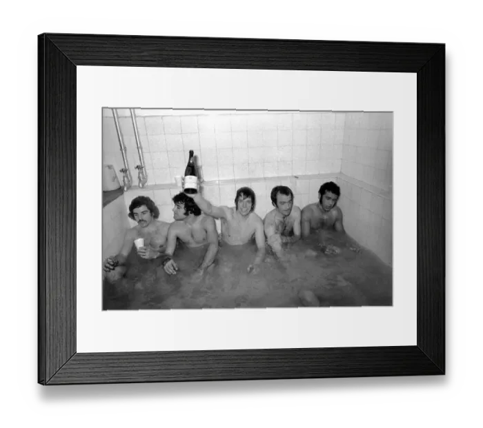 Framed Print : Football: Norwich F. C. (1) v. Manchester United F. C. (0). January 1975 75-00414-059