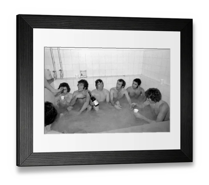 Framed Print : Football: Norwich F. C. (1) v. Manchester United F. C. (0). January 1975 75-00414-057