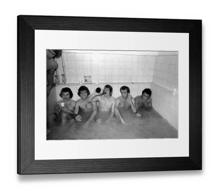Framed Print : Football: Norwich F. C. (1) v. Manchester United F. C. (0). January 1975 75-00414-058