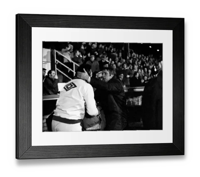 Framed Print : Football: Norwich F. C. (1) v. Manchester United F. C. (0). January 1975 75-00414-048