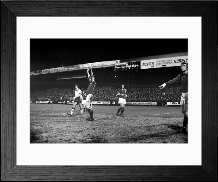 Framed Print : Football: Norwich F. C. (1) v. Manchester United F. C. (0). January 1975 75-00414-047 Framed Print : Football: Norwich F. C. (1) v. Manchester United F. C. (0). January 1975 75-00414-047