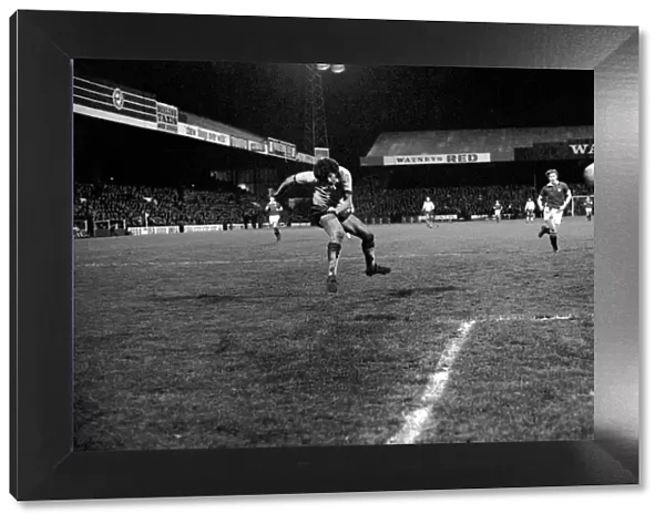 Football: Norwich F. C. (1) v. Manchester United F. C. (0). January 1975 75-00414-053