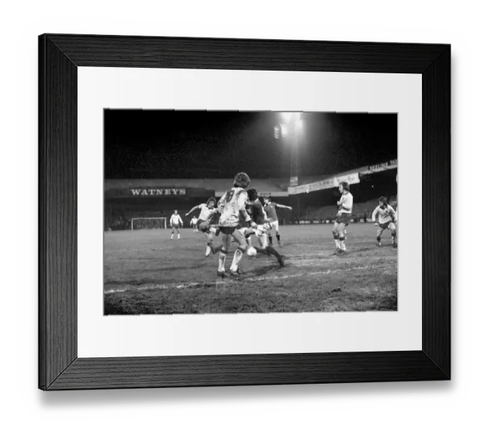 Framed Print : Football: Norwich F. C. (1) v. Manchester United F. C. (0). January 1975 75-00414-046