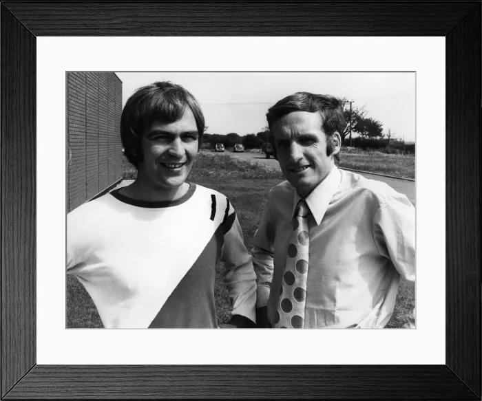 Framed Print : Ian Ross of Aston Villa with manager Vic Crowe. July 1972 P006004