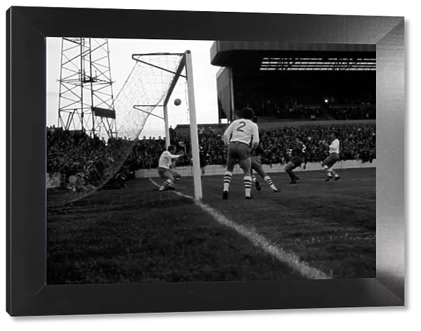 Mansfield v. Liverpool. September 1970 71-00193-015