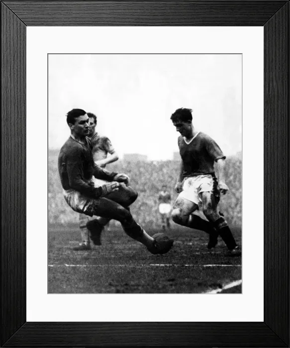 Framed Print : Manchester United v. Aston Villa. Left-Nigel Sims, Villa goalkeeper