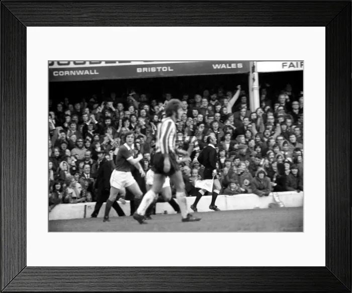 Framed Print : Football: Southampton F. C. vs. Manchester City United F. C. April 1975 75-1785-020 Framed Print : Football: Southampton F. C. vs. Manchester City United F. C. April 1975 75-1785-020