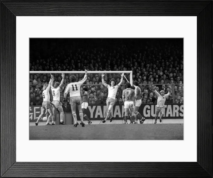 Framed Print : English League Division One match Nottingham Forest v. Aston Villa Framed Print : English League Division One match Nottingham Forest v. Aston Villa