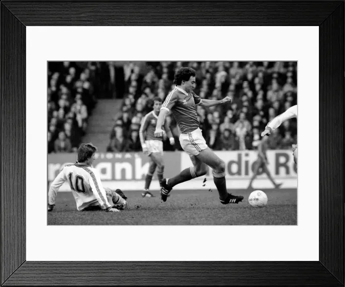 Framed Print : Football: Nottingham Forest vs. Sunderland. December 1980 80-07212-012 Framed Print : Football: Nottingham Forest vs. Sunderland. December 1980 80-07212-012