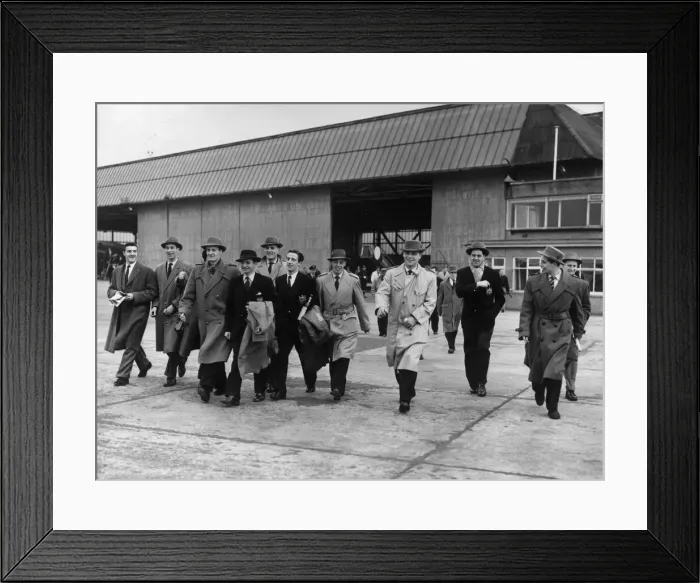 Framed Print : Manchester United leave Ringway Airport, Manchester for their European Cup Semi Final Framed Print : Manchester United leave Ringway Airport, Manchester for their European Cup Semi Final