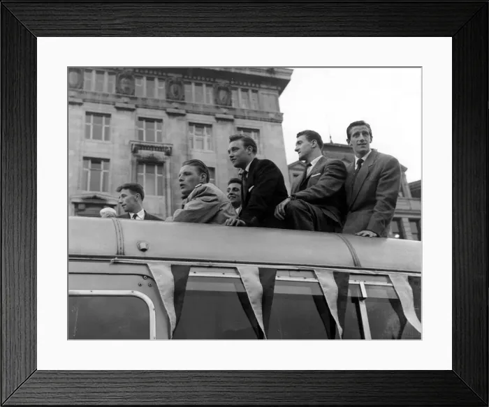 Framed Print : Manchester United. Cup Final Runners Up 1957. The Team Coach travelling along Piccadilly