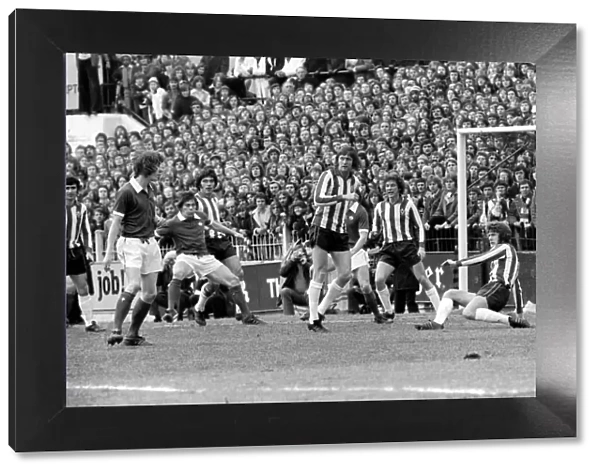 Football: Southampton F. C. vs. Manchester City United F. C. April 1975 75-1785-024