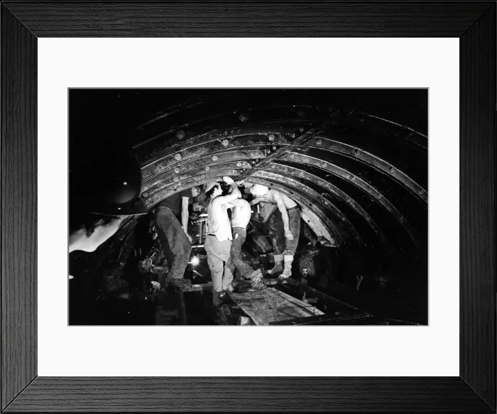 Framed Print : The Victoria Line under construction - July 1965 Men at work in the underground Framed Print : The Victoria Line under construction - July 1965 Men at work in the underground