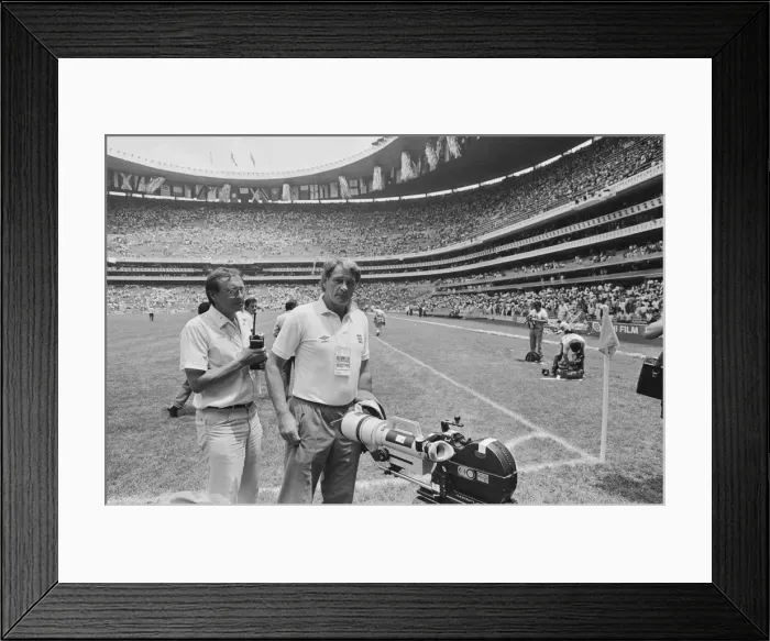 Framed Print : Argentina v England World Cup Quarter Final match at the Azteca Stadium in Mexico City Framed Print : Argentina v England World Cup Quarter Final match at the Azteca Stadium in Mexico City