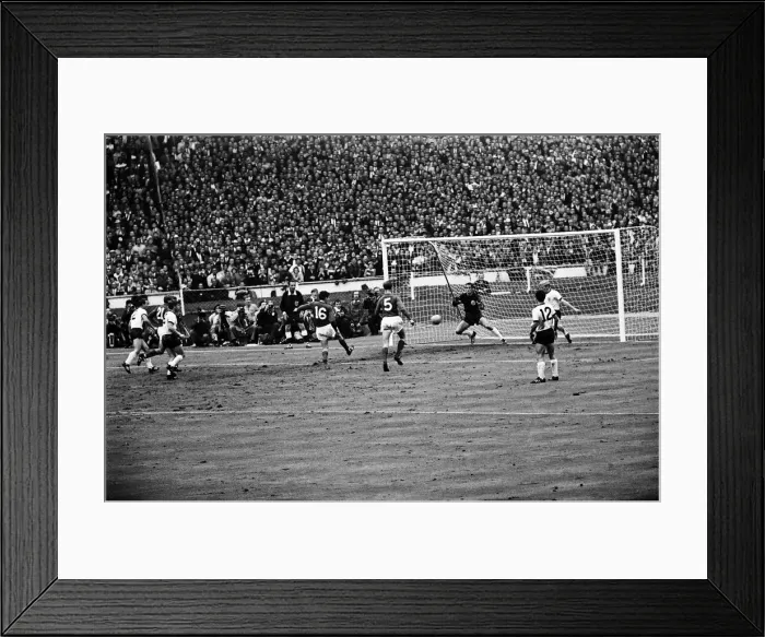Framed Print : England v West Germany World Cup Final 1999, 30th July 1966 Framed Print : England v West Germany World Cup Final 1999, 30th July 1966