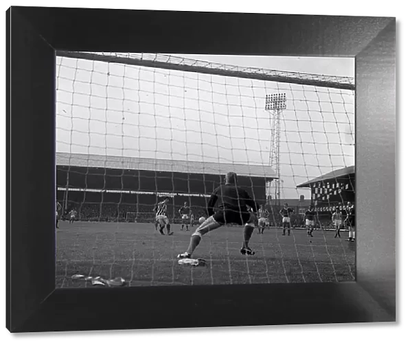 Sunderlands Jim Baxter misses Penalty 17th August 1965