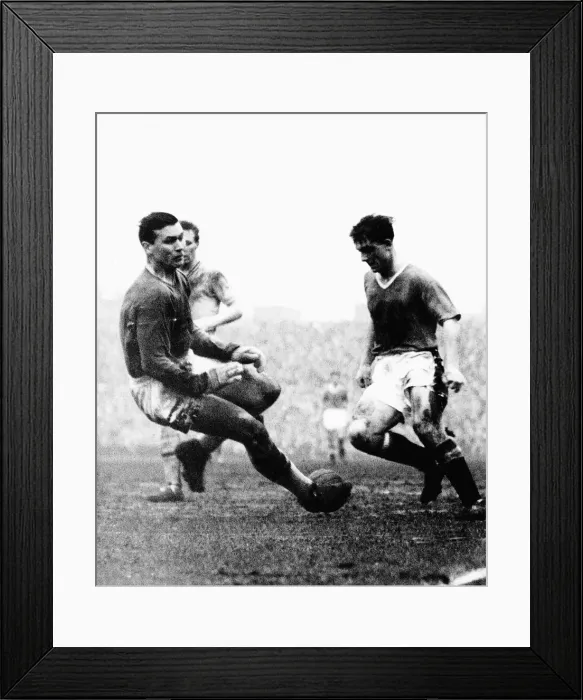 Framed Print : English League Division One match at Old Trafford. Manchester United 1 v Aston Framed Print : English League Division One match at Old Trafford. Manchester United 1 v Aston