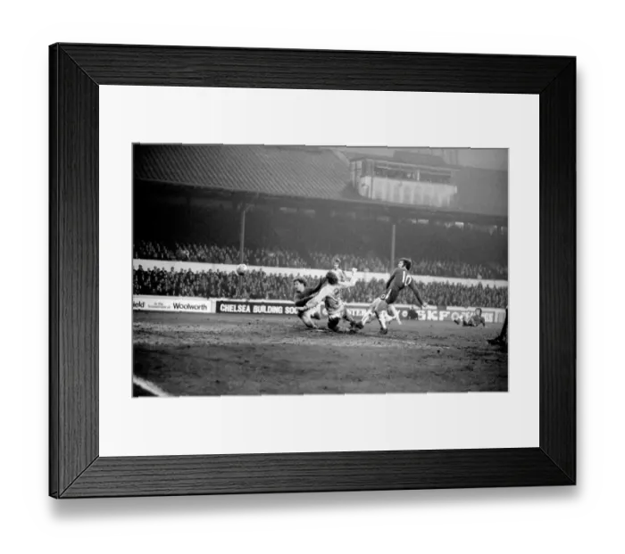 Framed Print : Chelsea v Huddersfield. John Hollins of Chelsea scores their first goal against