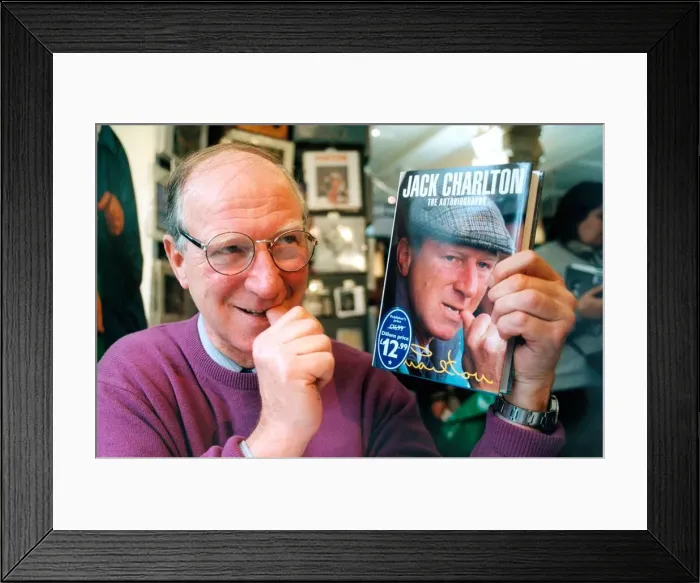 Framed Print : Jack Charlton with his autobiography in November 1996 Framed Print : Jack Charlton with his autobiography in November 1996