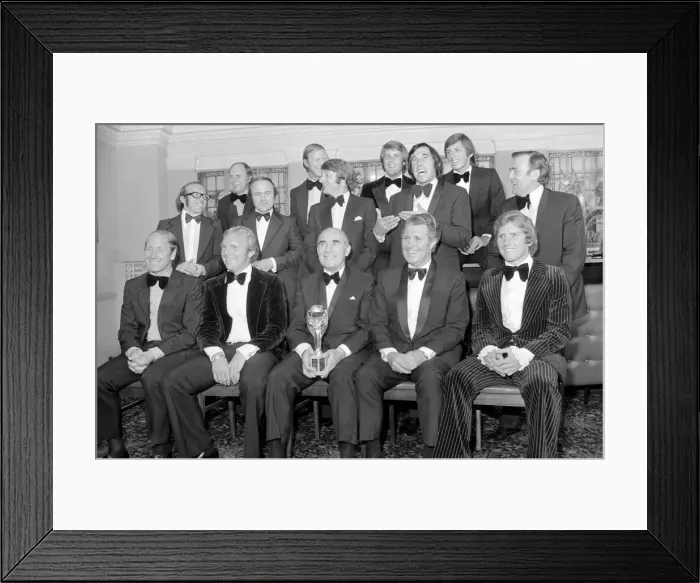 Framed Print : Sir Alf Ramsey with his Ex-England team of 1966 who won the World Cup Framed Print : Sir Alf Ramsey with his Ex-England team of 1966 who won the World Cup
