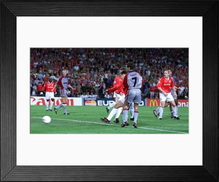 Framed Print : Manchester Uniteds May 1999 Teddy Sheringham scores equalising goal in the 90th