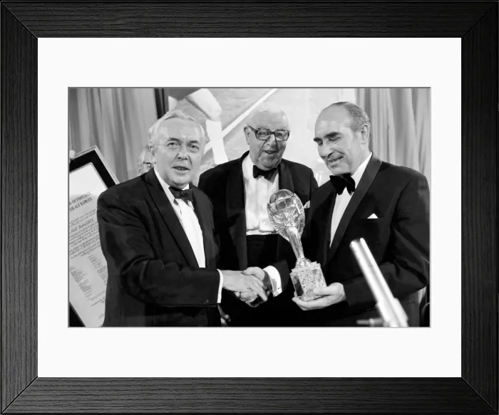 Framed Print : Sir Alf Ramsey with Prime Minister Harold Wilson at a dinner to celebrate the 8th