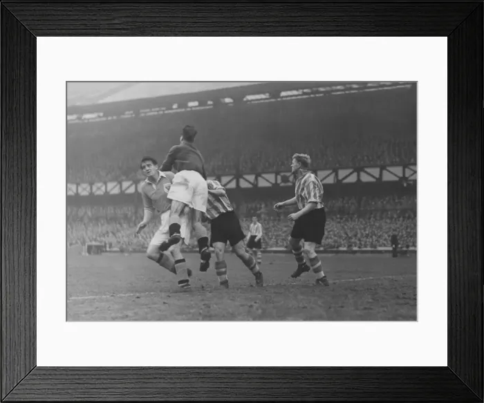 Framed Print : Sunderland v Blackpool league match at Roker Park, 8th October 1949 Framed Print : Sunderland v Blackpool league match at Roker Park, 8th October 1949