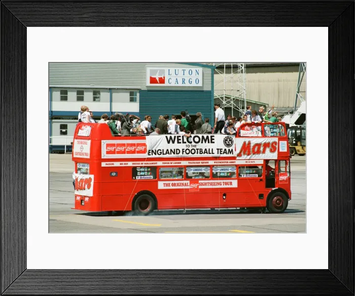 Framed Print : The England football team arrive at Luton airport after returning from the World Cup Framed Print : The England football team arrive at Luton airport after returning from the World Cup