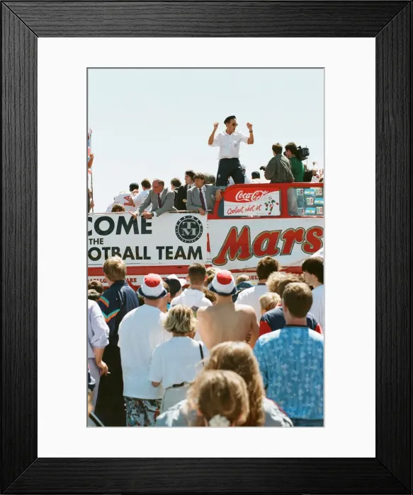 Framed Print : The England football team arrive at Luton airport after returning from the World Cup Framed Print : The England football team arrive at Luton airport after returning from the World Cup