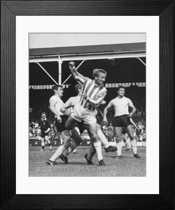 Framed Print : Stoke v Sunderland league match at the Victoria Ground, 10th August 1968 Framed Print : Stoke v Sunderland league match at the Victoria Ground, 10th August 1968