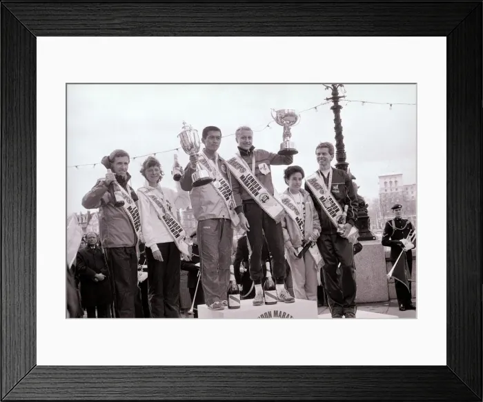 Framed Print : London Marathon Winners - April 1986 First place winnners Toshihiko Seko (Japan
