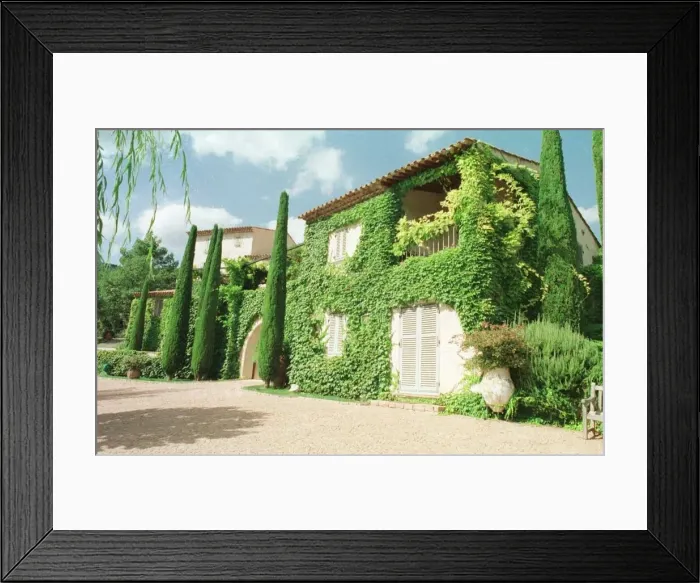 Framed Print : SCENE OUTSIDE PRINCESS DIANAS VILLA WHERE SHE IS ON HOLIDAY WITH THE DUCHESS OF YORK