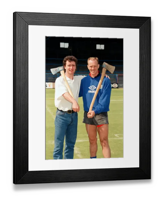 Framed Print : Mike Milligan and Andy Ritchie of Oldham Athletic before the League Cup Final against