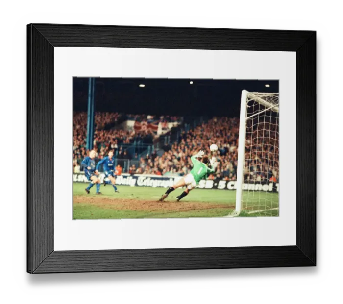 Framed Print : FA Cup Replay. Manchester United 2 v. Oldham Athletic 1. 11th April 1990