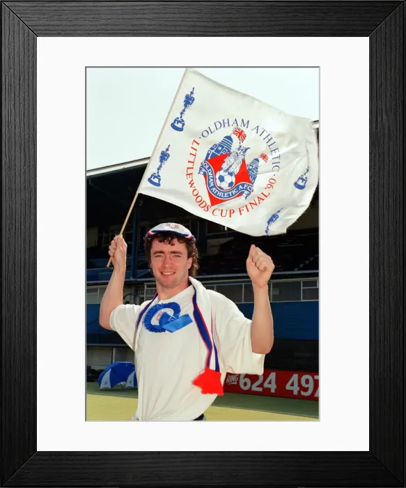 Framed Print : Mike Milligan of Oldham Athletic before the League Cup Final against Nottingham Forest Framed Print : Mike Milligan of Oldham Athletic before the League Cup Final against Nottingham Forest