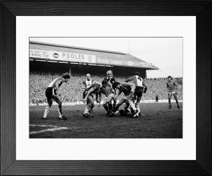 Framed Print : FA Cup 5th round tie. Portsmouth 0 v. Southampton 1. 29th January 1984