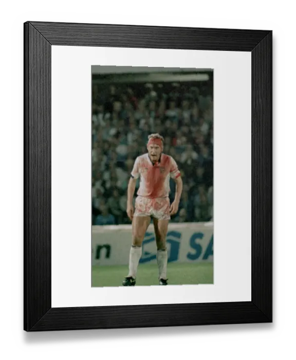 Framed Print : 6 September 1989, Sweden v England. Terry Butcher organising the defence towards the end Framed Print : 6 September 1989, Sweden v England. Terry Butcher organising the defence towards the end