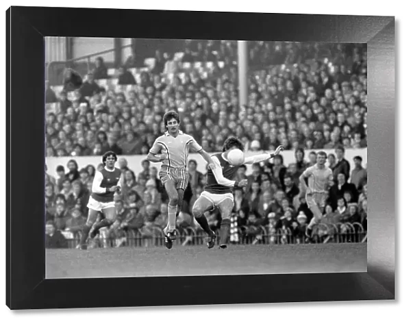 Sport: Football: Arsenal vs. Coventry. Action from the match. February 1981 81-00516-093