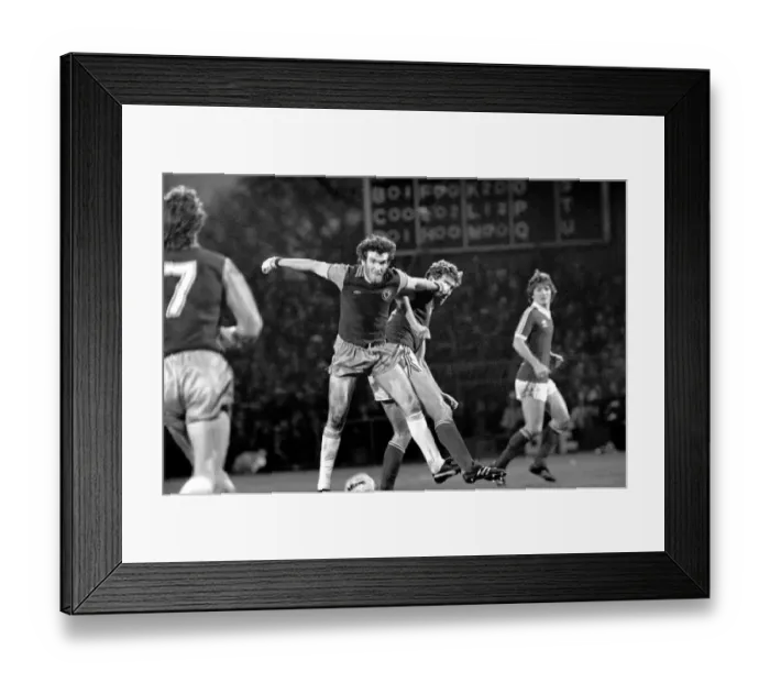Framed Print : Sport: Football: Ipswich vs. Aston Villa. Action from the match