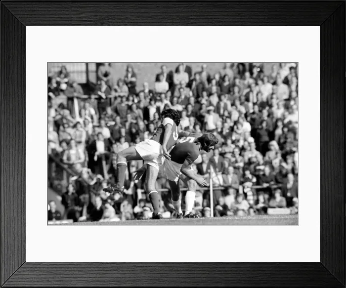 Framed Print : Sport / Football: Arsenal v. Everton. September 1975 75-04968-007 Framed Print : Sport / Football: Arsenal v. Everton. September 1975 75-04968-007