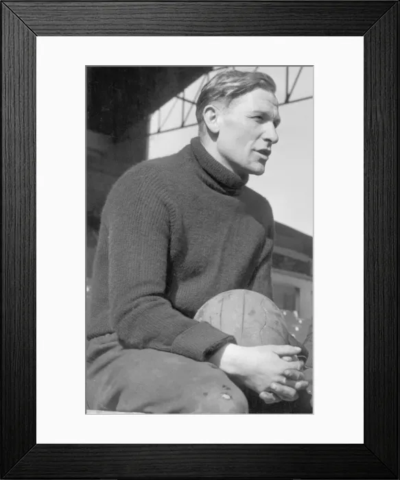 Framed Print : Bert Trautmann Manchester City goal keeoer ahead of the FA Cup semi final against Framed Print : Bert Trautmann Manchester City goal keeoer ahead of the FA Cup semi final against