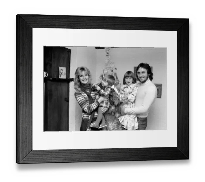 Framed Print : Sport: Football: Frank Lampard wife Pat and daughters Natalie, 5 and Claire 15 months