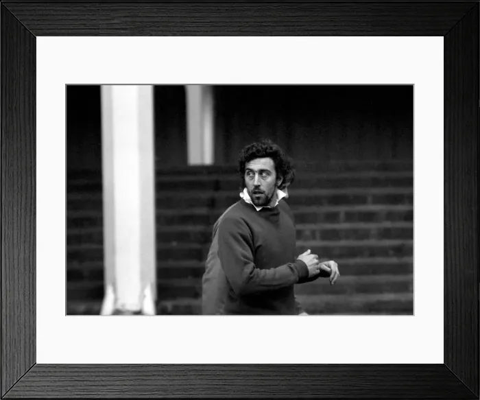 Framed Print : Tottenham Hotspur F. C. : Martin Chivers. March 1975 75-01547-004 Framed Print : Tottenham Hotspur F. C. : Martin Chivers. March 1975 75-01547-004