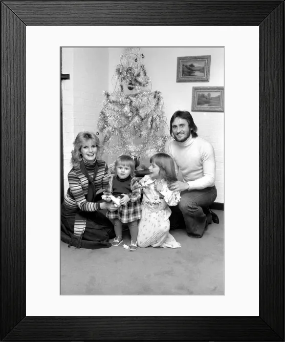 Framed Print : Sport: Football: Frank Lampard wife Pat and daughters Natalie, 5 and Claire 15 months Framed Print : Sport: Football: Frank Lampard wife Pat and daughters Natalie, 5 and Claire 15 months