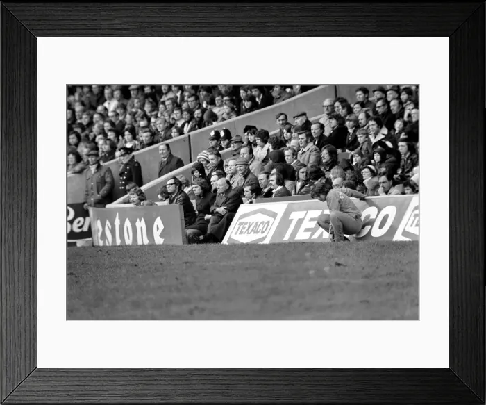 Framed Print : Football: Chelsea F. C. vs. Middlesboro F. C. March 1975 75-01595-029 Framed Print : Football: Chelsea F. C. vs. Middlesboro F. C. March 1975 75-01595-029